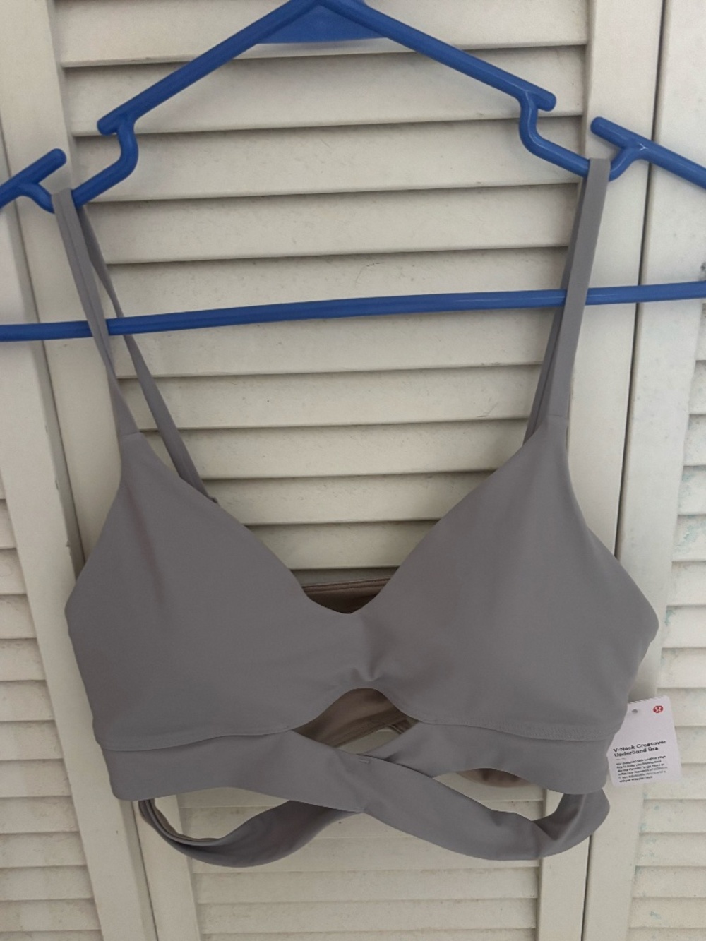 Lulu V-neck cross over under sports bra